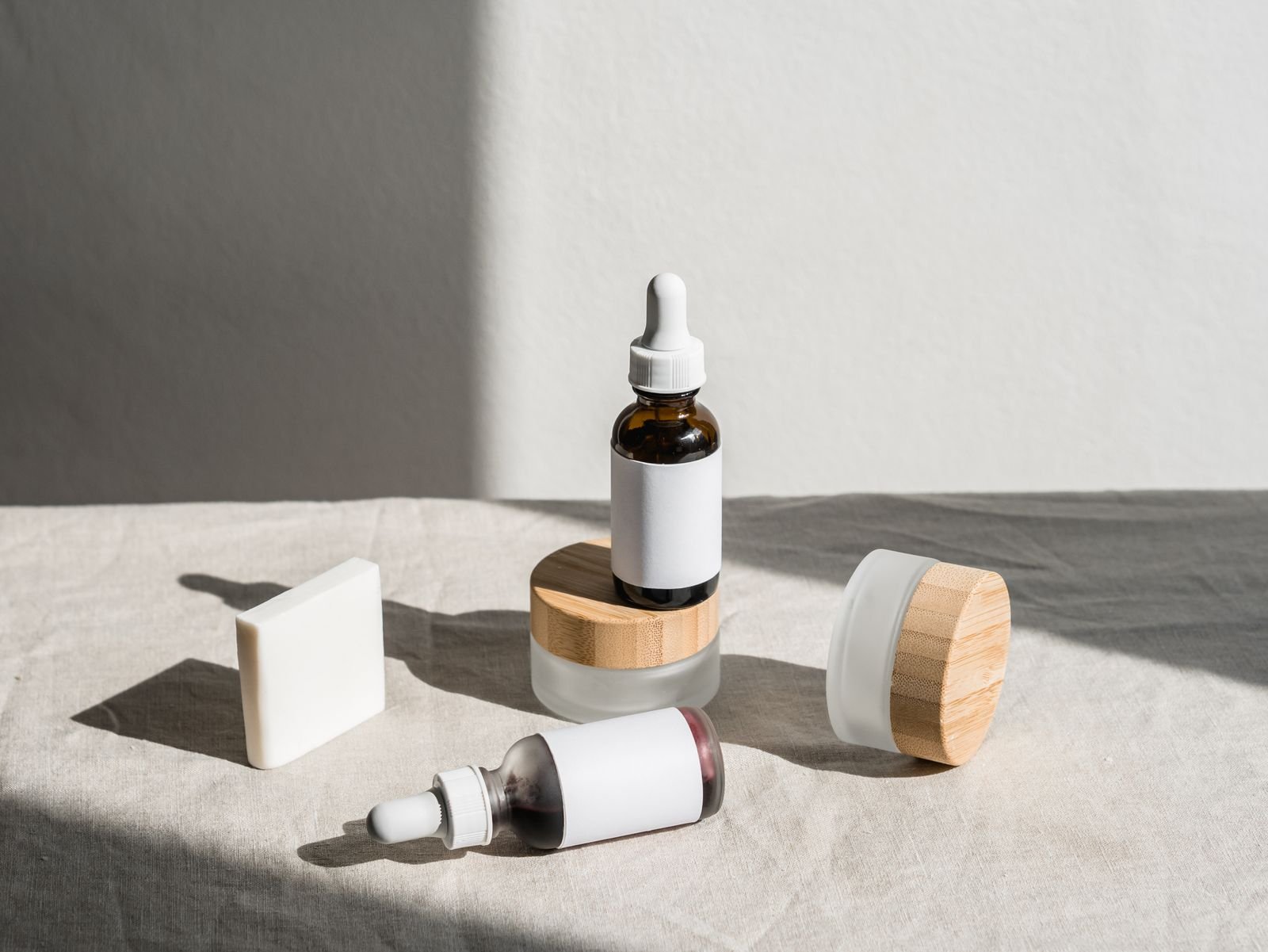 Retinol vs. Bakuchiol for Beginners: Which Fits the Routine?